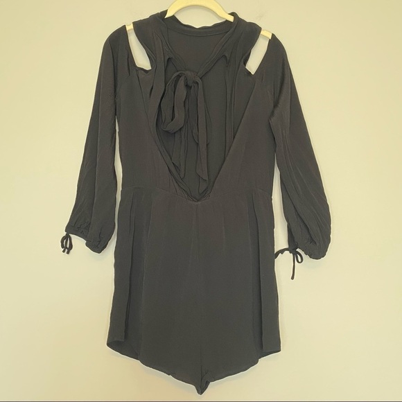 Shilla The Label Black Cold Shoulder Tie Back Shorts Romper, Size Medium - Picture 5 of 13